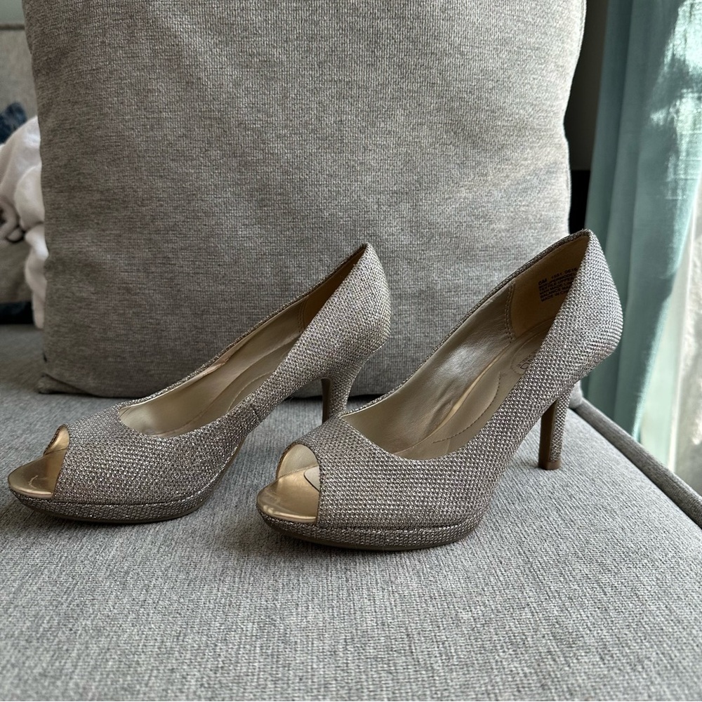 Peep-Toe Heels in Silver